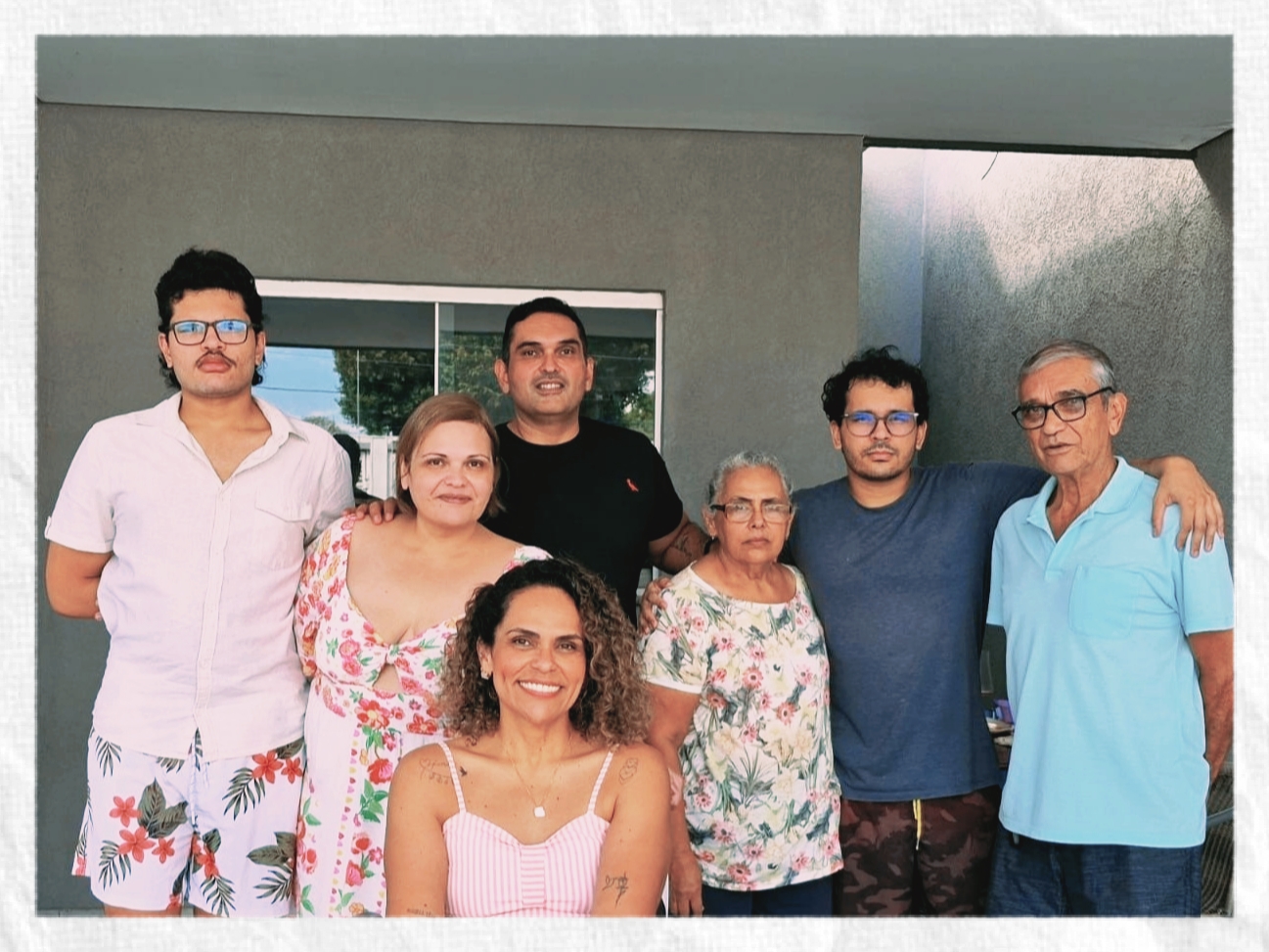 A família da Quintal da Lulu reunida no quintal de casa